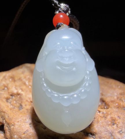 和田玉弥勒佛佩:笑纳福气,乐享人生