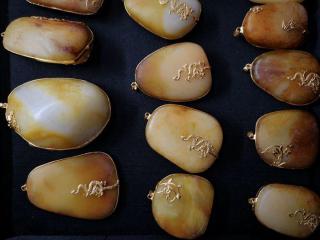 和田玉包金挂坠