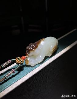 新疆和田玉:一抹油润,胜过万种颜色!
