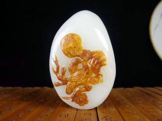 和田玉俏色喜上眉梢挂件