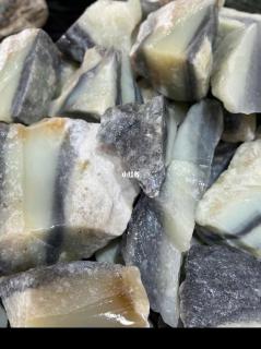 新疆且末和田玉青花山料